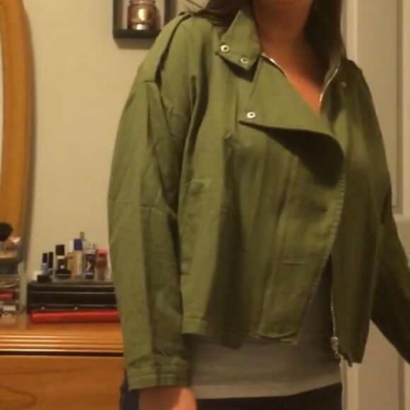 Green crop army style jacket Med worn once - Picture 4 of 8